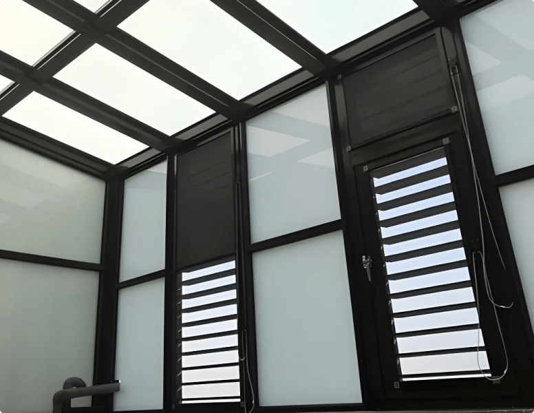 Movable Louver Window Image