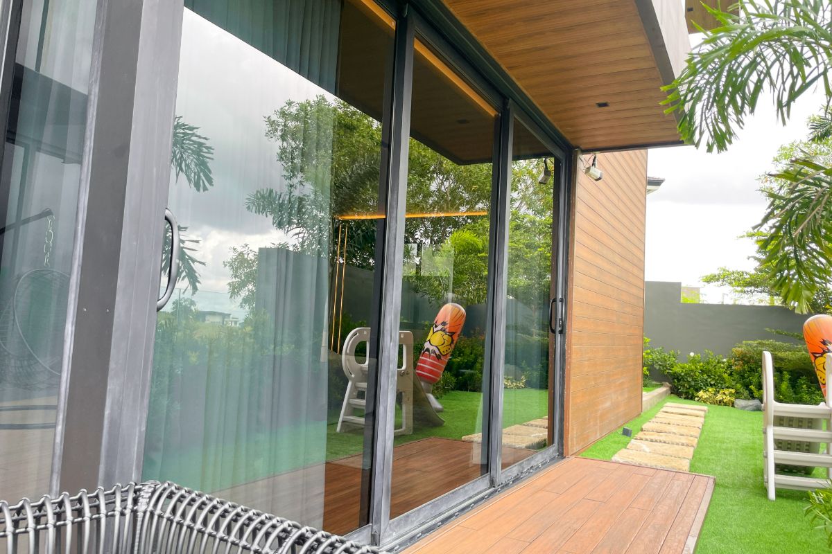 Aluminum Sliding Doors vs. Traditional Doors: Which is Best for Your Home