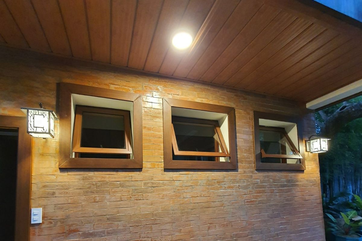 What is the Best Material for an Awning Window?