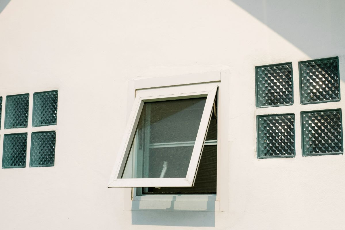 5 Awning Window Designs for Home Improvement