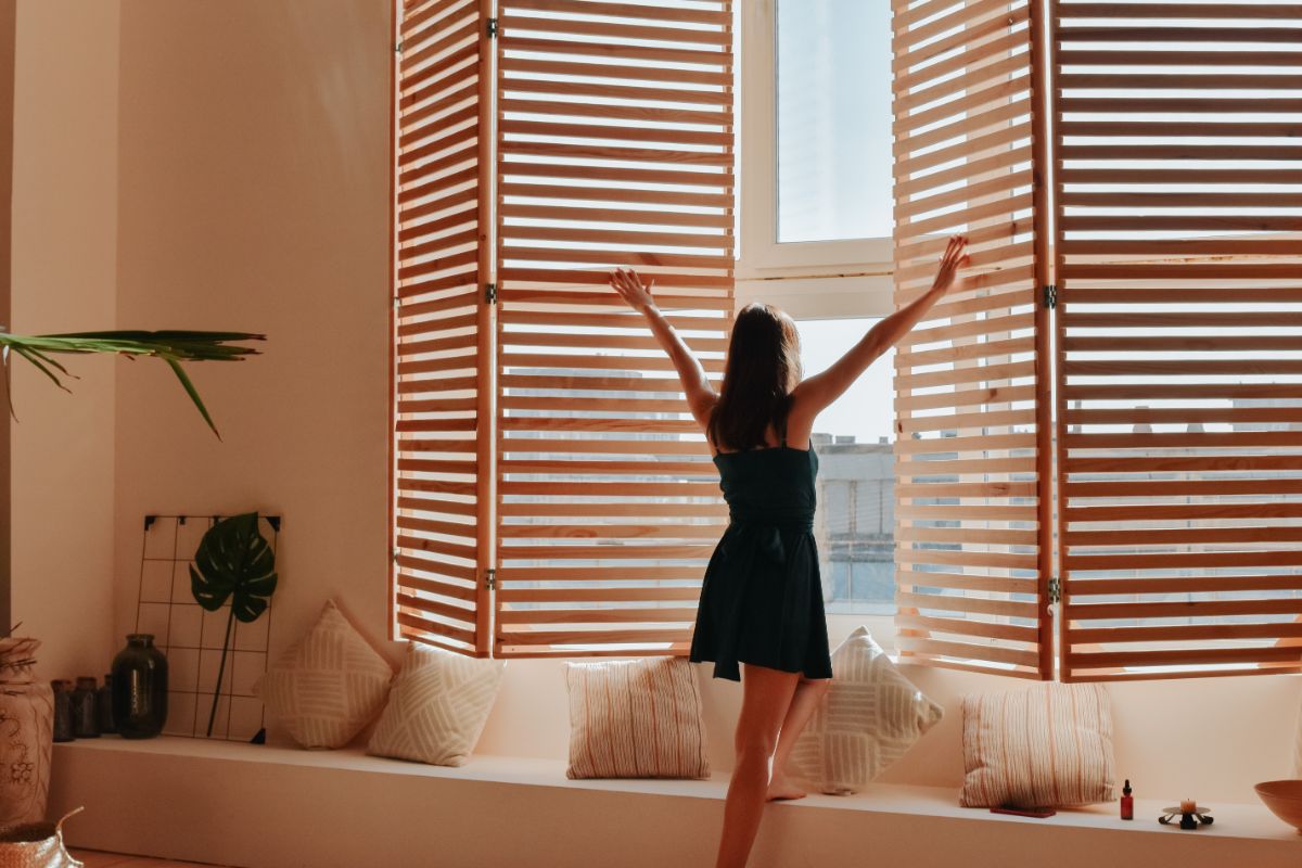 5 Ways Louver Windows Improve Comfort in Resort Facilities