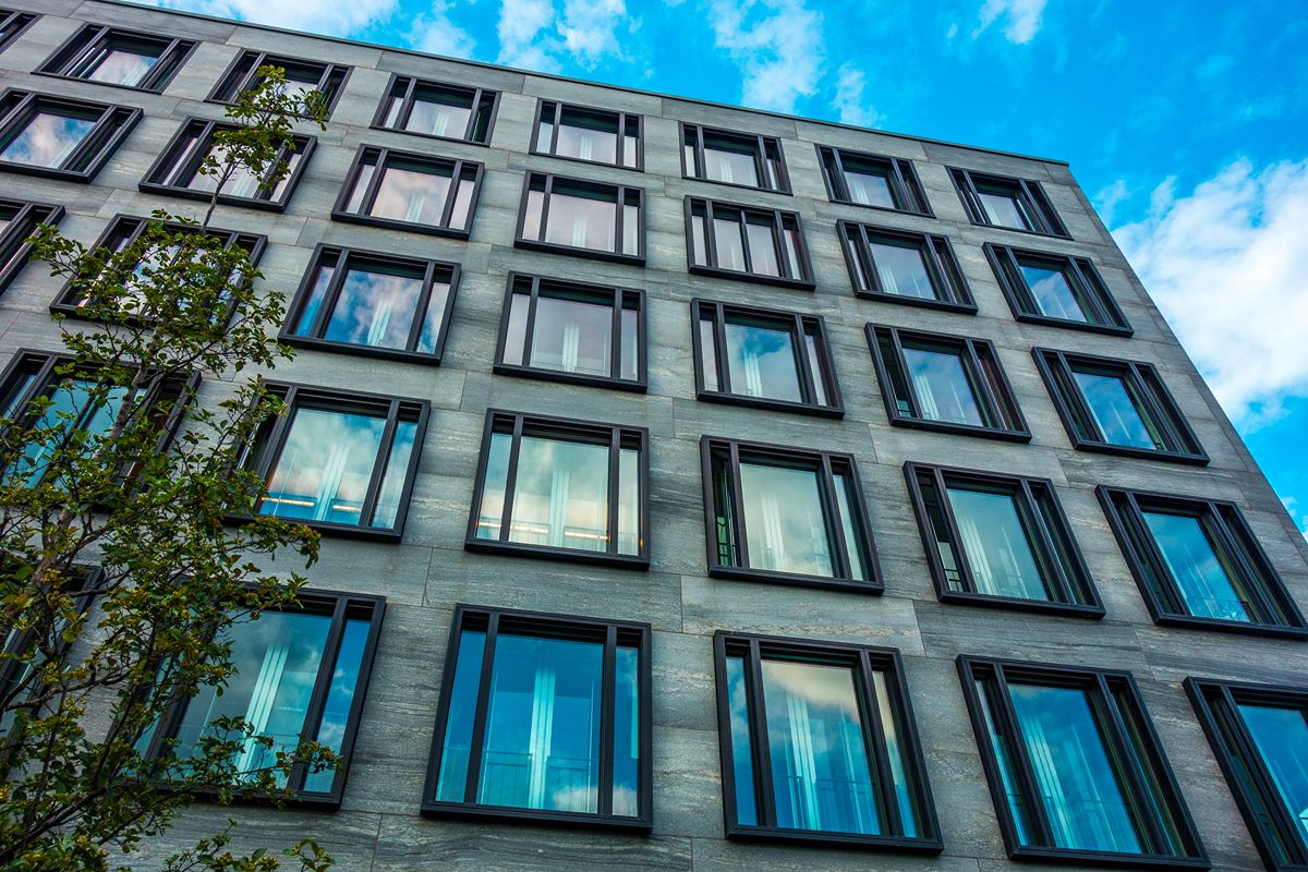 How the Right Windows Can Help Hotels Improve Cooling Efficiency